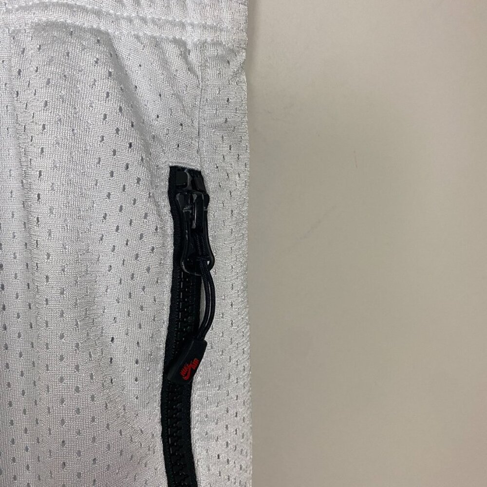 Nike Air Men Basketball Zippered Pockets Shorts White Size Medium - Picture 3 of 11